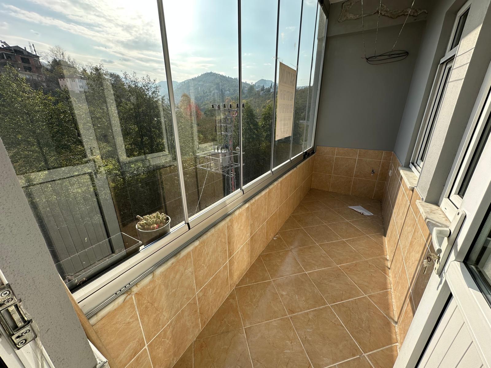 MABEL GAYRİMENKUL/VAKFIKEBİR YALIKÖY'DE SATILIK 2+1 ARAKAT DAİRE